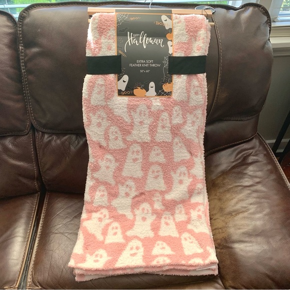 Happy Halloween Pink Ghost Blanket 50” x 60” Extra Soft Feather Knit Throw - Picture 2 of 11